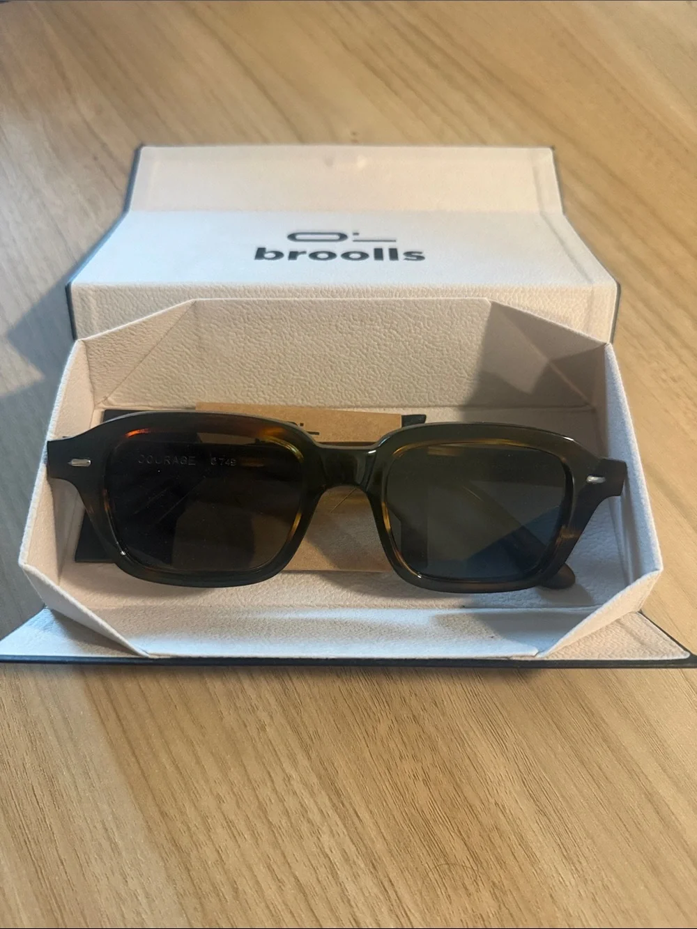Broolls Tortoise Sunglasses with Case